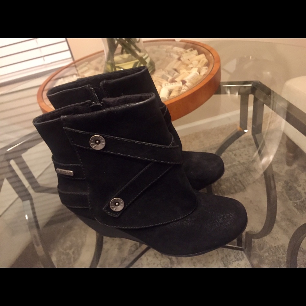 Wedge booties black suede,brand new never worn